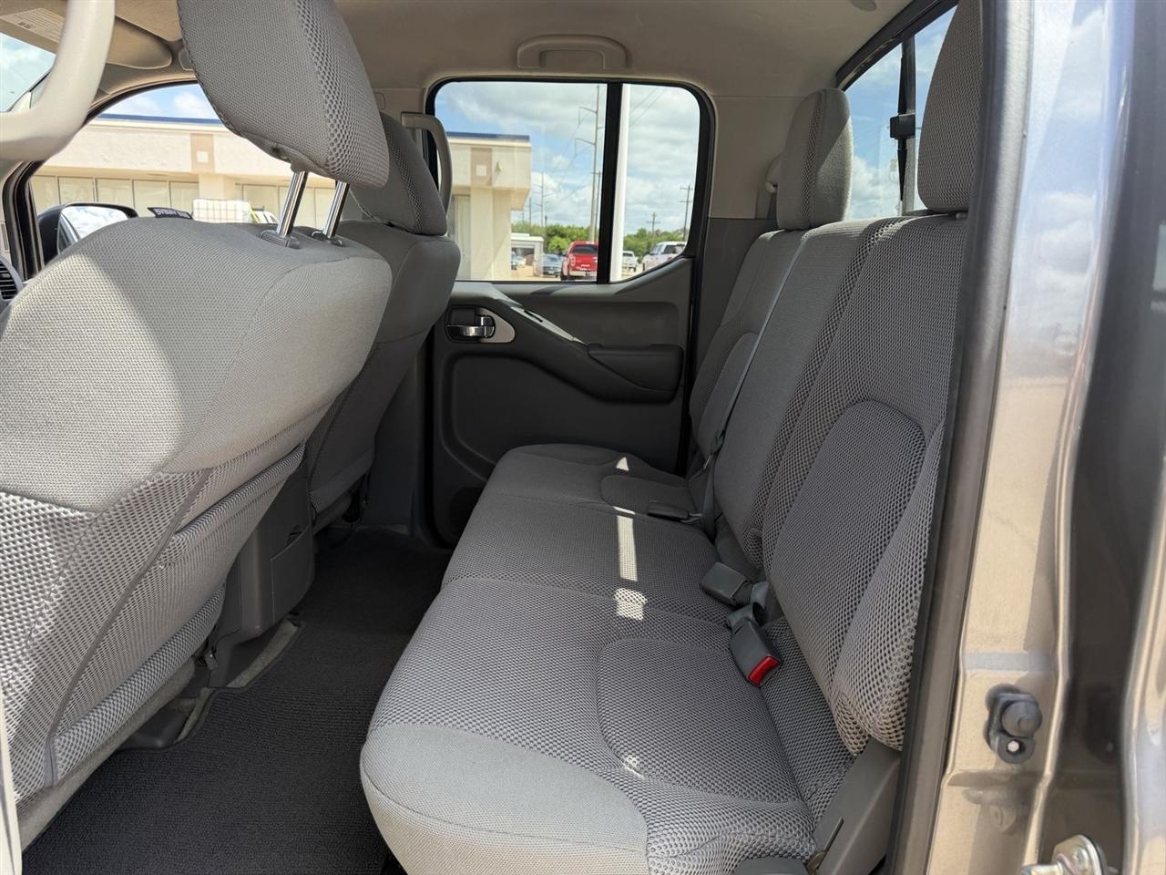 Nissan Frontier Crew Cab 4x2 SV V6 Auto 2017