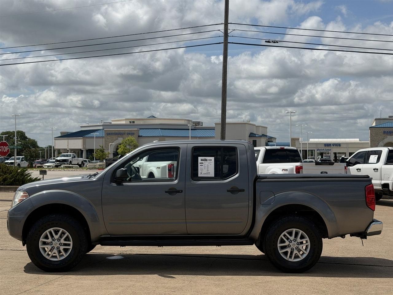 Nissan Frontier Crew Cab 4x2 SV V6 Auto 2017