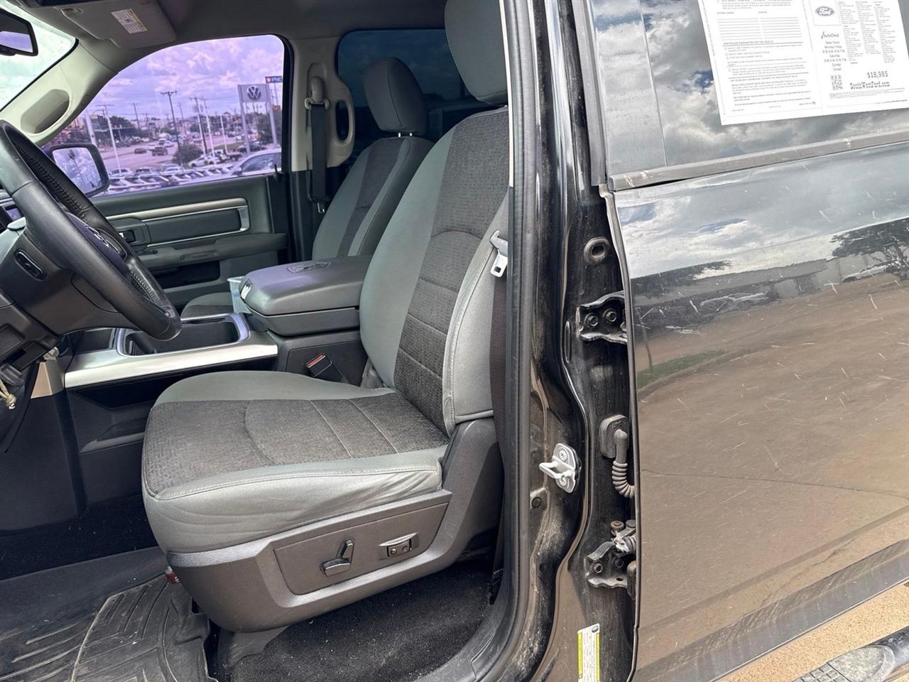 RAM 1500 2WD Crew Cab 140.5" Lone Star 2016
