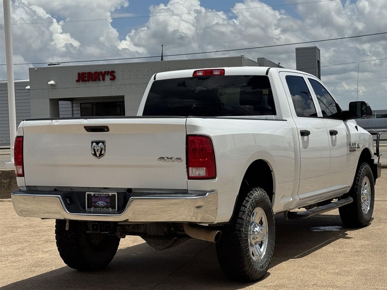 RAM 2500 Tradesman 4x4 Crew Cab 6'4" Box 2018