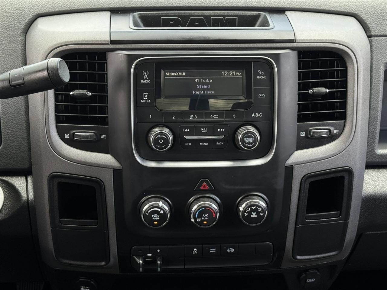 RAM 2500 Tradesman 4x4 Crew Cab 6'4" Box 2018