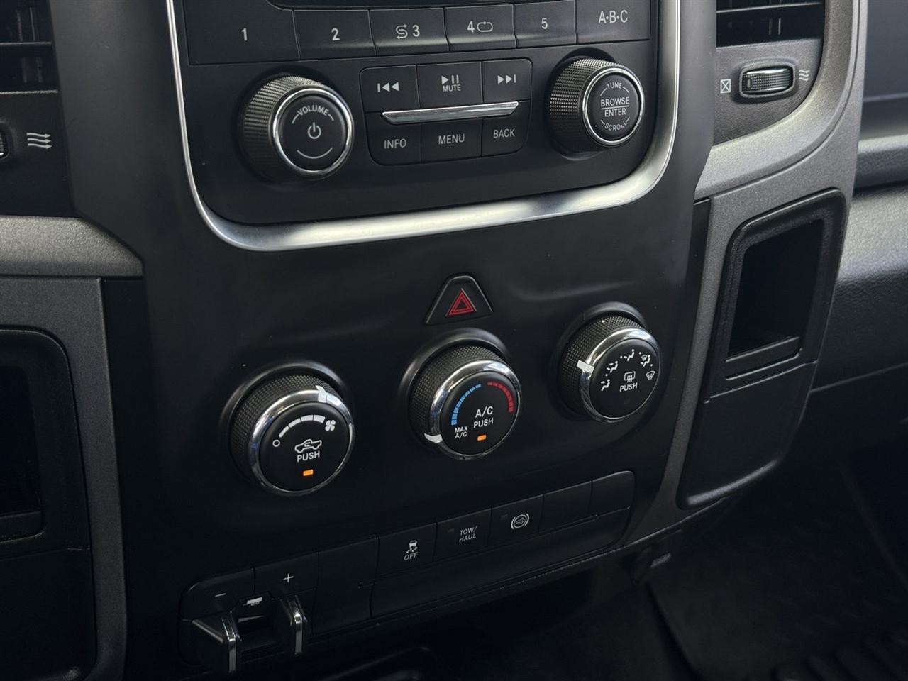 RAM 2500 Tradesman 4x4 Crew Cab 6'4" Box 2018