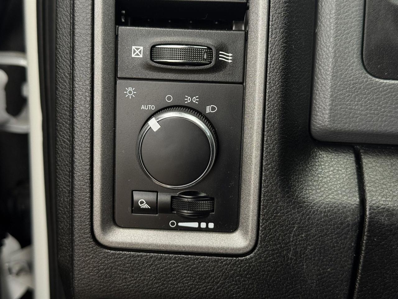 RAM 2500 Tradesman 4x4 Crew Cab 6'4" Box 2018
