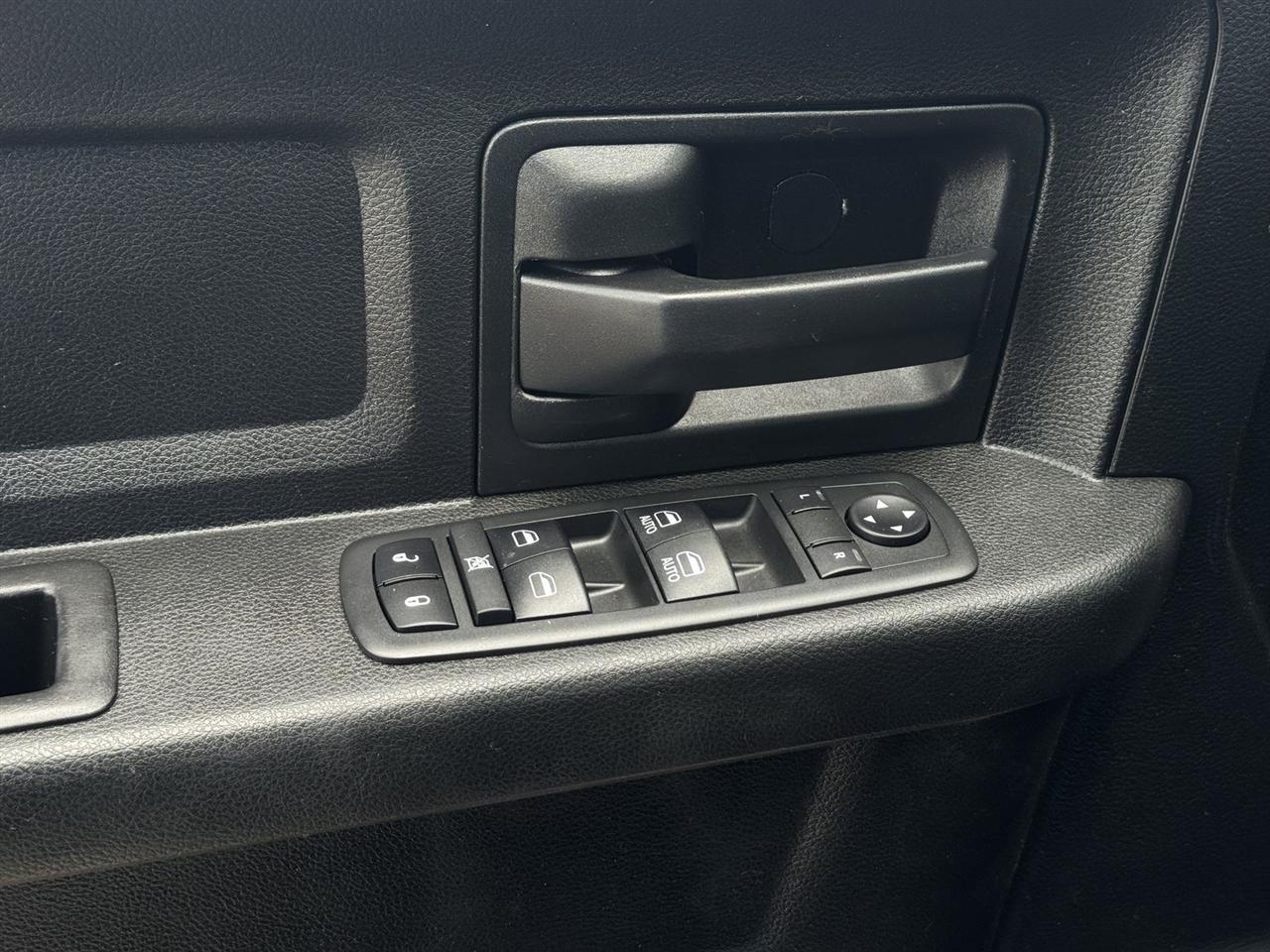 RAM 2500 Tradesman 4x4 Crew Cab 6'4" Box 2018