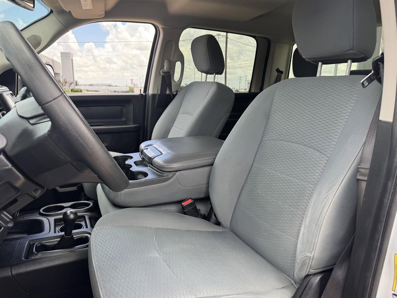 RAM 2500 Tradesman 4x4 Crew Cab 6'4" Box 2018