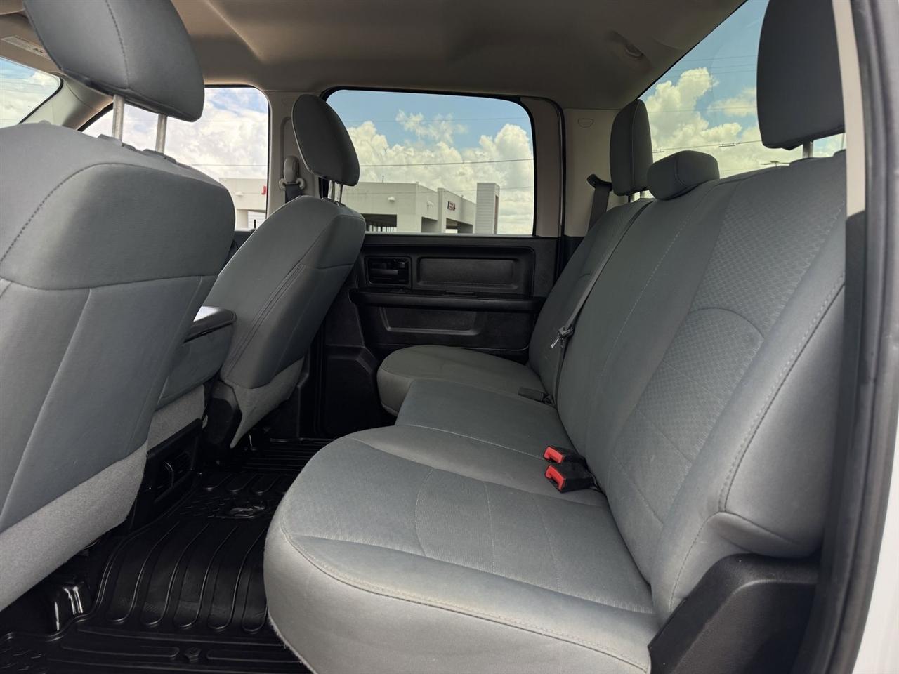 RAM 2500 Tradesman 4x4 Crew Cab 6'4" Box 2018