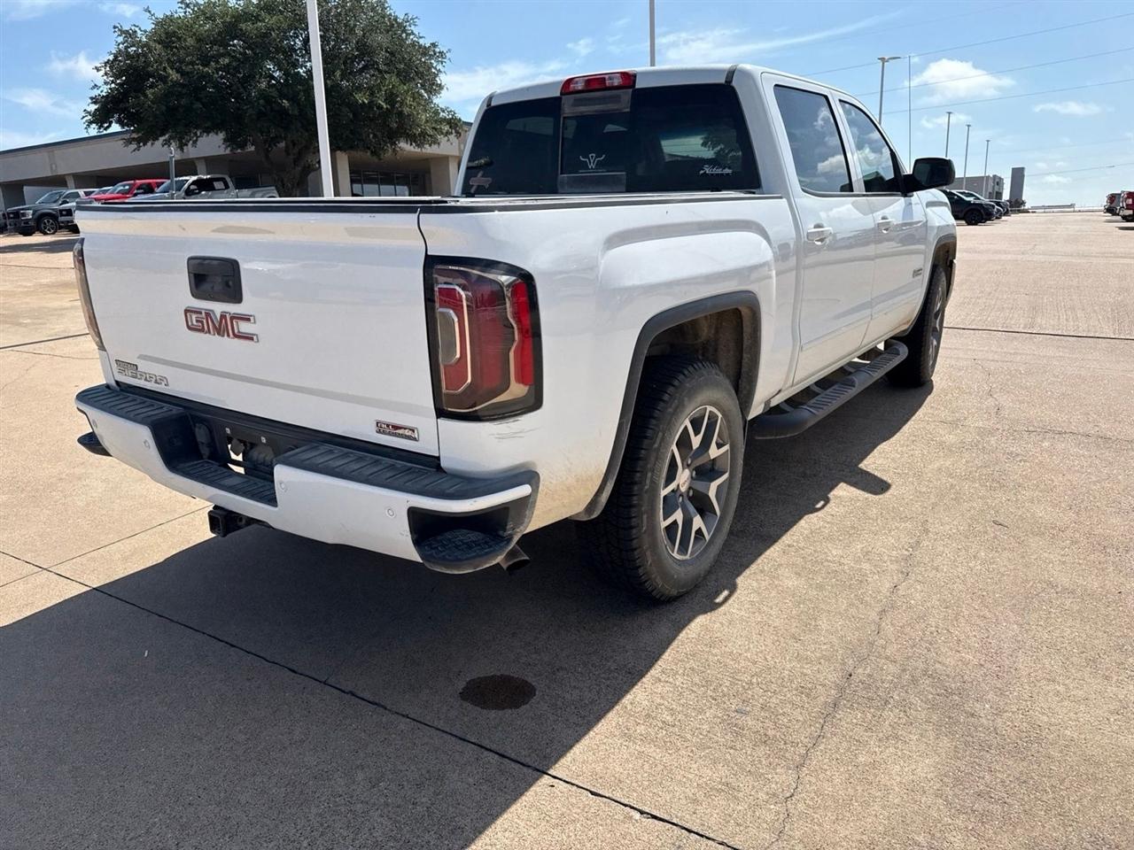 GMC Sierra 1500 4WD Crew Cab 143.5" SLT 2018