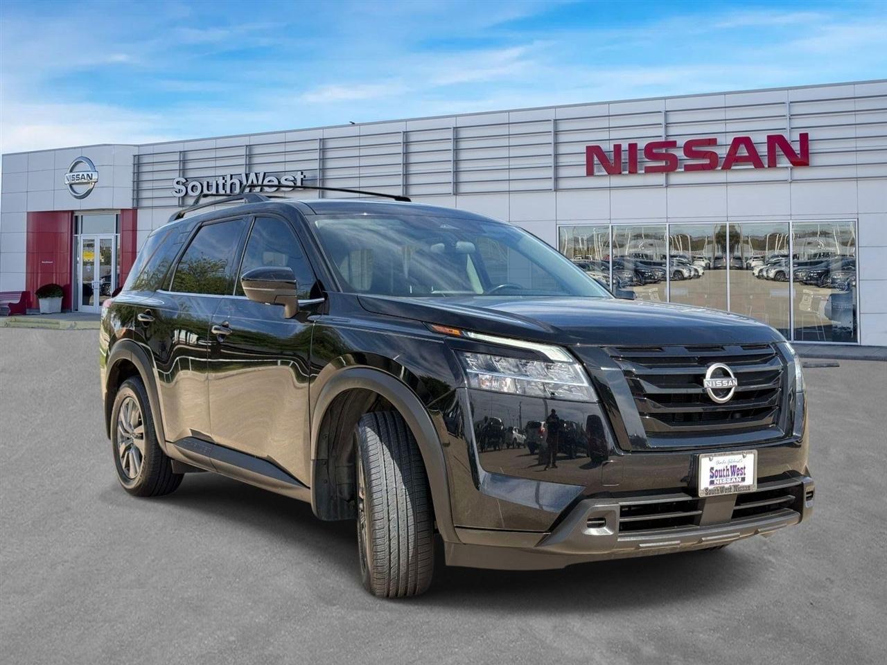 Nissan Pathfinder SV 2WD 2022