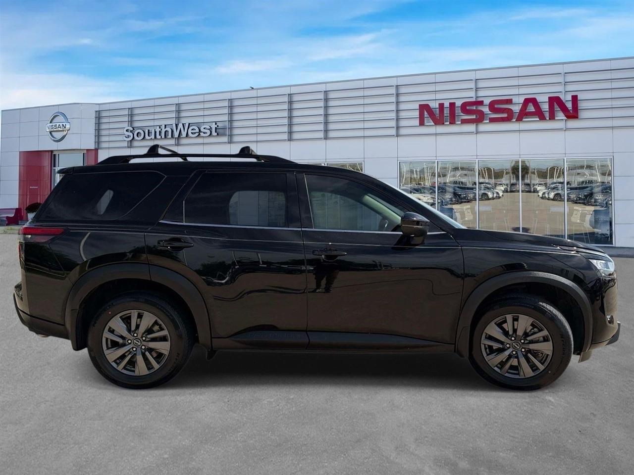 Nissan Pathfinder SV 2WD 2022