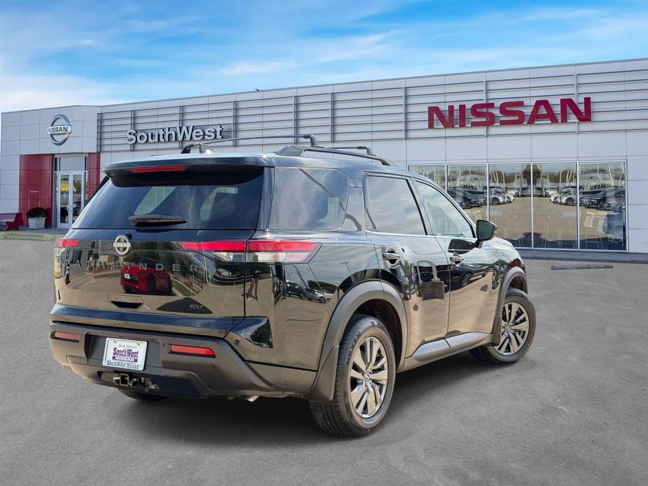 Nissan Pathfinder SV 2WD 2022