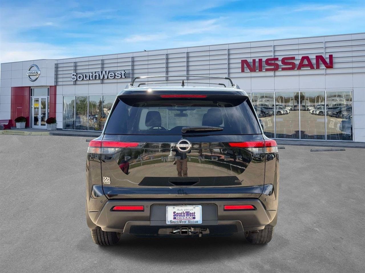 Nissan Pathfinder SV 2WD 2022