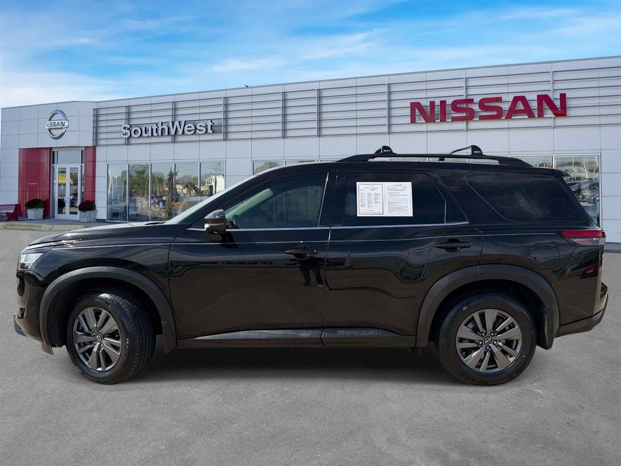 Nissan Pathfinder SV 2WD 2022