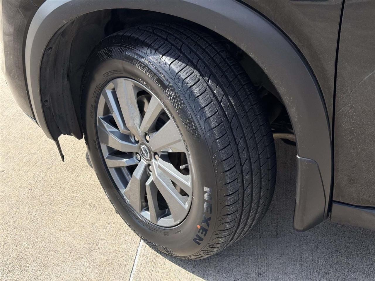 Nissan Pathfinder SV 2WD 2022
