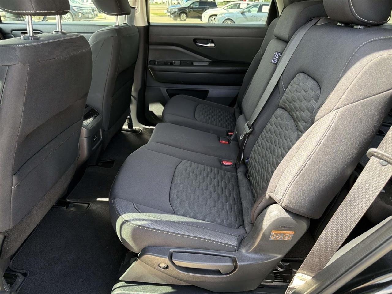 Nissan Pathfinder SV 2WD 2022
