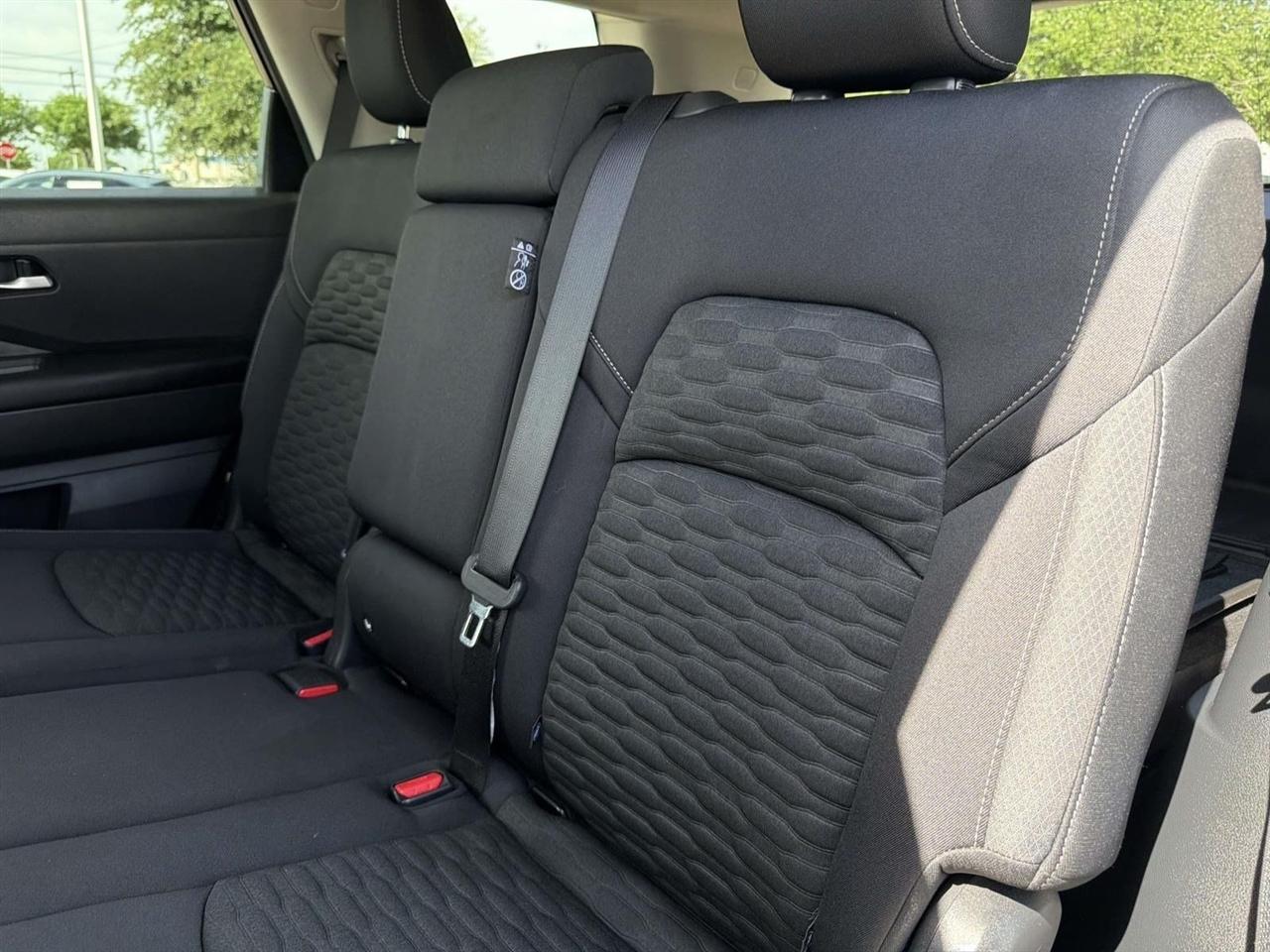 Nissan Pathfinder SV 2WD 2022