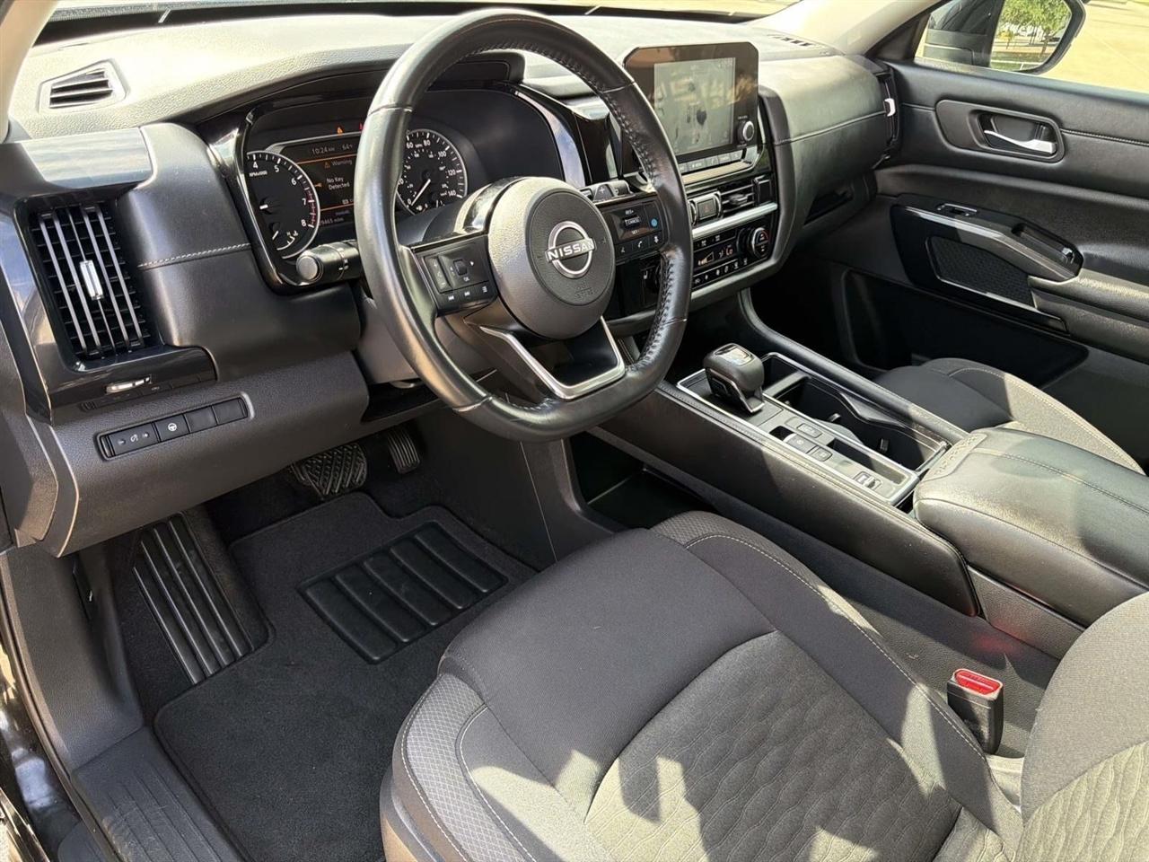 Nissan Pathfinder SV 2WD 2022