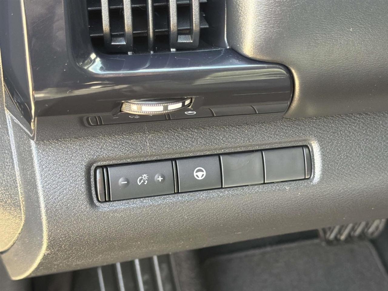 Nissan Pathfinder SV 2WD 2022