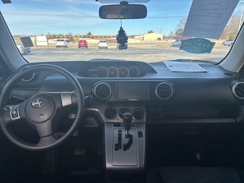 Scion xB 5-Door Wagon 5-Spd MT 2012