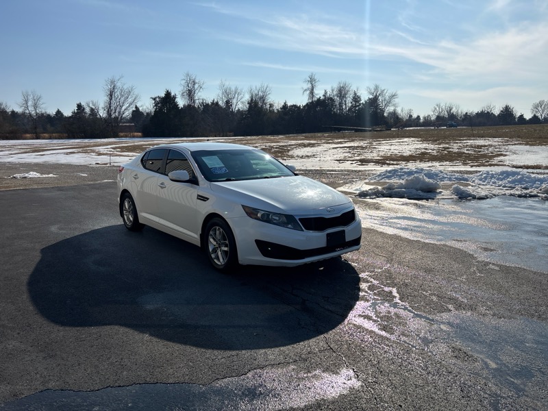 Kia Optima LX AT 2011