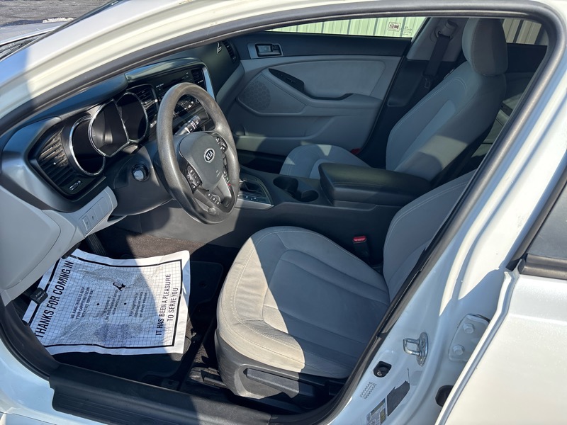 Kia Optima LX AT 2011