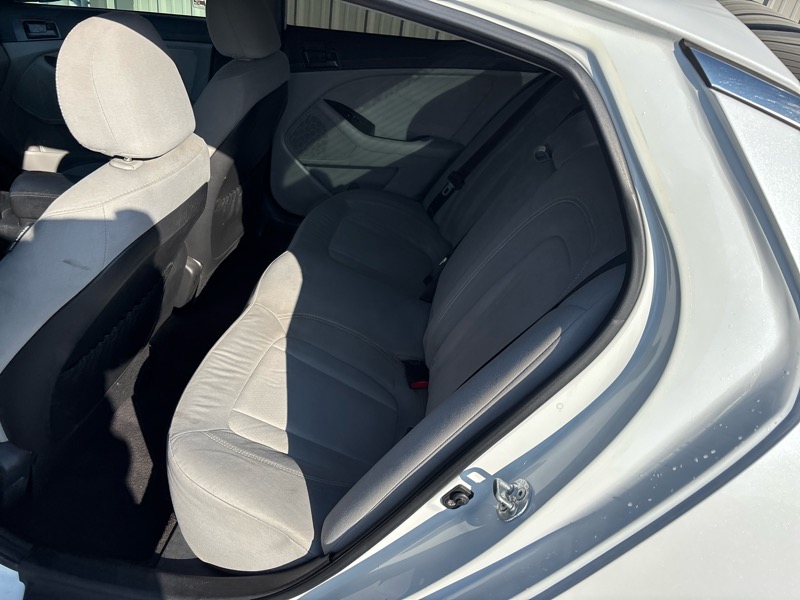 Kia Optima LX AT 2011