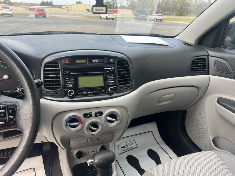 Hyundai Accent GLS 4-Door 2011