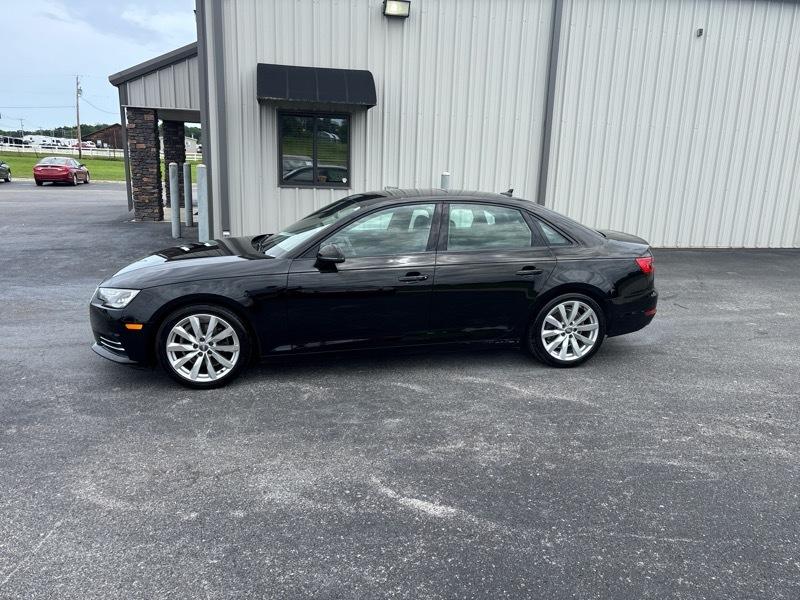 Audi A4 2.0T Premium Sedan 2017