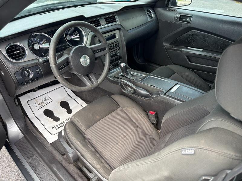 Ford Mustang V6 Coupe 2011