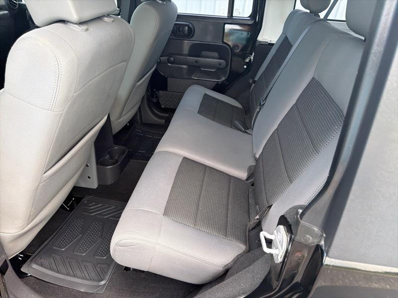 Jeep Wrangler Unlimited Sport RWD 2010