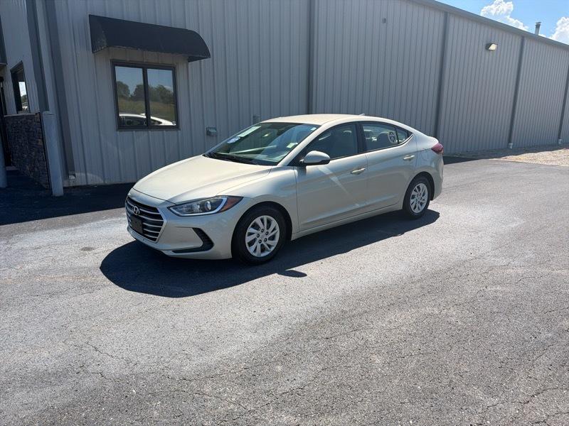2017 Hyundai Elantra SE 6AT