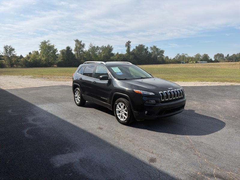 Jeep Cherokee photo 2