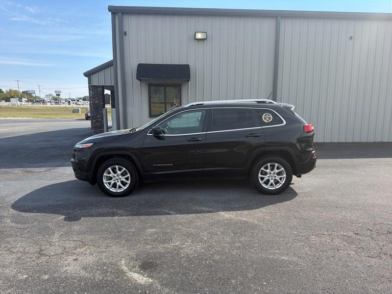 Jeep Cherokee photo 3