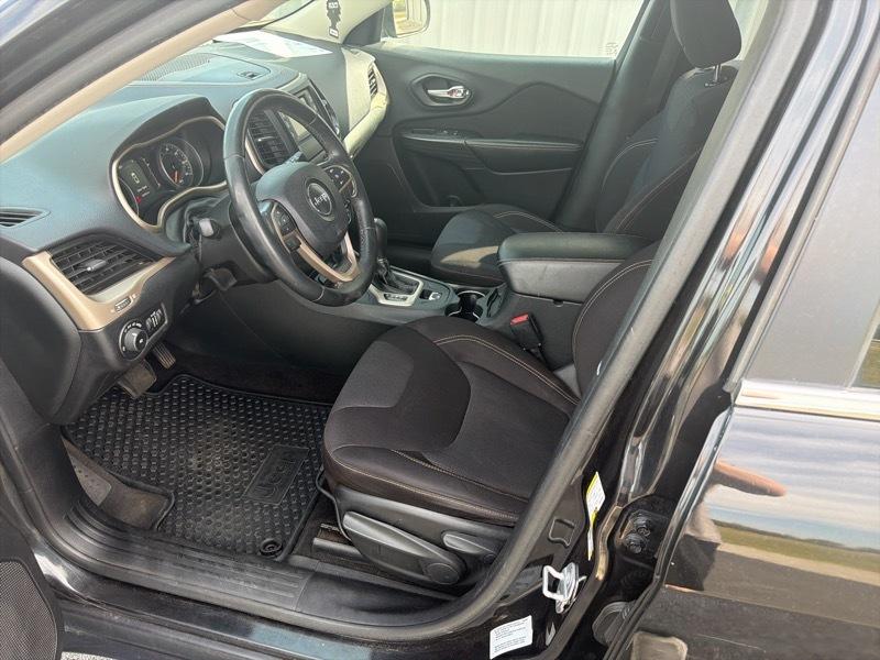 Jeep Cherokee photo 4