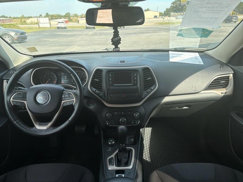 Jeep Cherokee photo 6