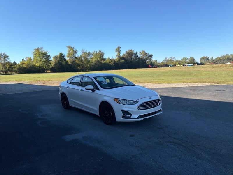 Ford Fusion photo 2