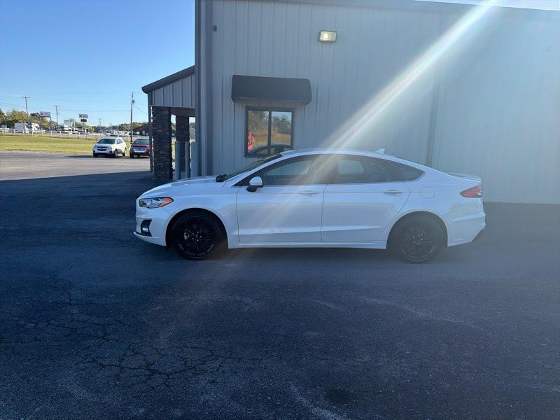 Ford Fusion photo 3