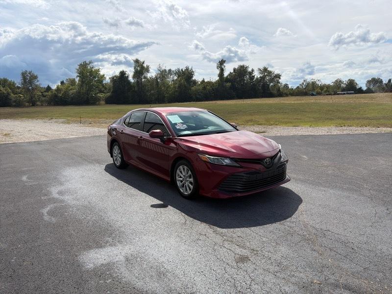 Toyota Camry photo 2
