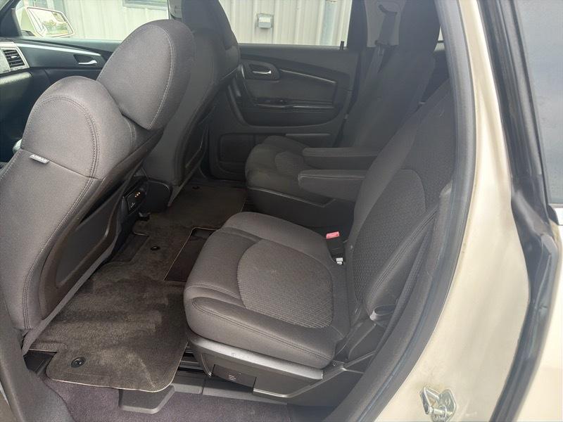 Chevrolet Traverse LT FWD 2011