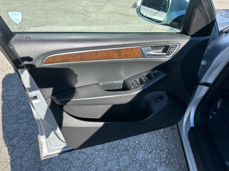 Audi Q5 2.0 quattro Premium 2012 Audi Q5 2.0 quattro Premium 2012