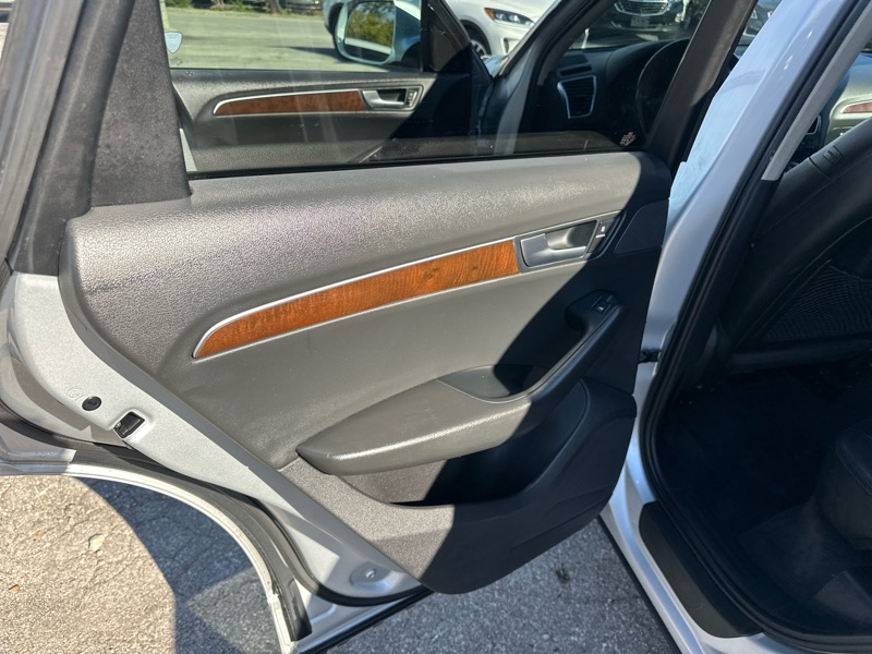 Audi Q5 2.0 quattro Premium 2012 Audi Q5 2.0 quattro Premium 2012