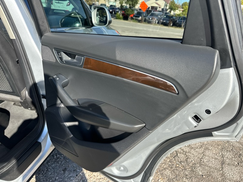 Audi Q5 2.0 quattro Premium 2012 Audi Q5 2.0 quattro Premium 2012