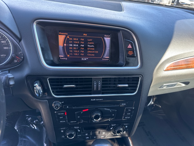 Audi Q5 2.0 quattro Premium 2012 Audi Q5 2.0 quattro Premium 2012
