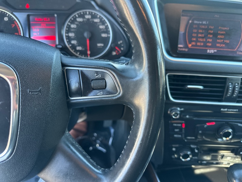 Audi Q5 2.0 quattro Premium 2012 Audi Q5 2.0 quattro Premium 2012