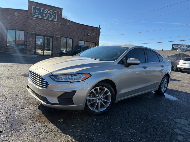 2019 Ford Fusion SE's photo