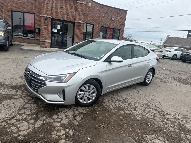 Hyundai Elantra SE 6AT 2019