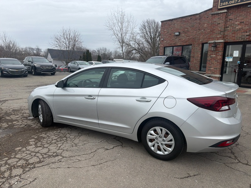 Hyundai Elantra SE 6AT 2019