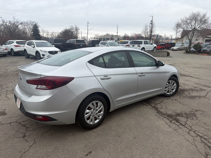 Hyundai Elantra SE 6AT 2019