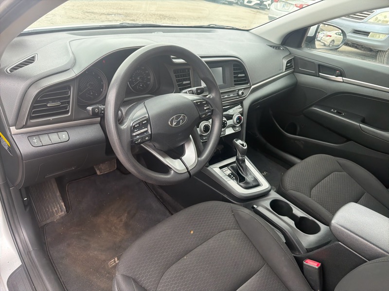 Hyundai Elantra SE 6AT 2019