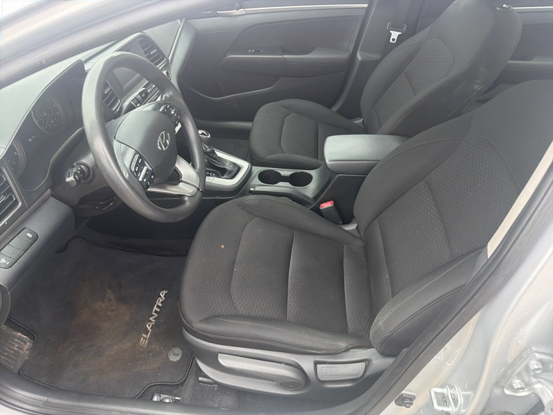 Hyundai Elantra SE 6AT 2019