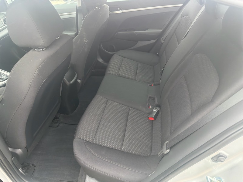 Hyundai Elantra SE 6AT 2019